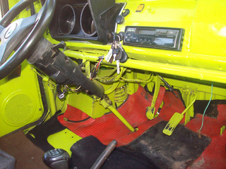 Illustration for article titled Homeless man builds his own car out of junk